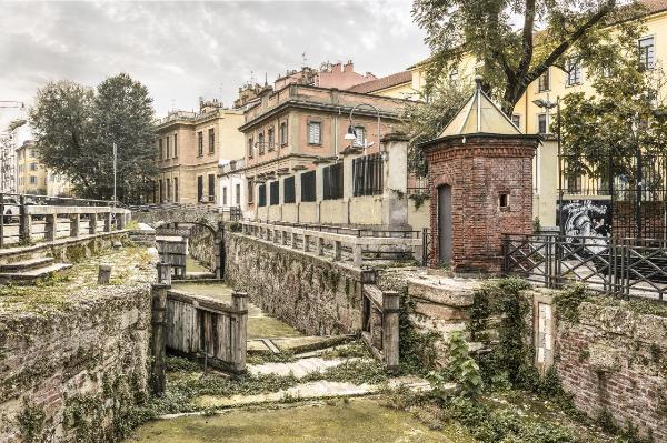 Milano - Conca dell'Incoronata (o delle Gabelle) - Garitta in mattoni - Edifici - Alberi