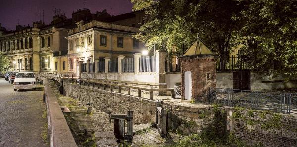 Milano - Conca dell'Incoronata (o delle Gabelle) - Garitta in mattoni - Edifici - Alberi