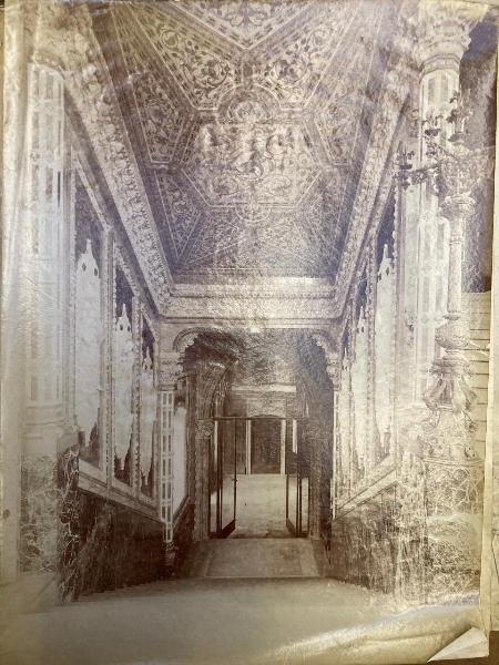 Veduta d'interni. Venezia - Palazzo Cavalli Franchetti - scalone principale