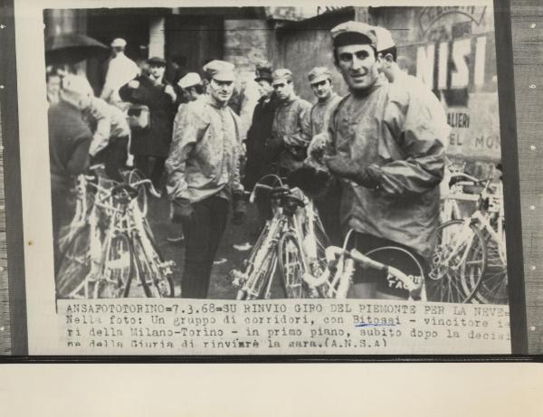 Ciclismo - Franco Bitossi - Torino - Giro del Piemonte 1968 - La corsa viene rinviata per neve