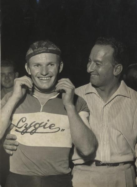 Ciclismo - Leandro Faggin - Milano - Velodromo Vigorelli - Campionati italiani di ciclismo su pista 1958 - Inseguimento individuale professionisti - Il vincitore al termine della gara