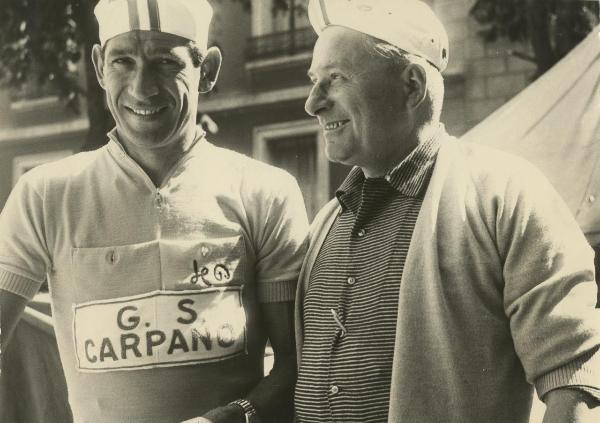 Ciclismo - Gastone Nencini - Parigi  - 47° Tour de France -  Con la maglia gialla del vincitore accanto ad Alfredo Binda