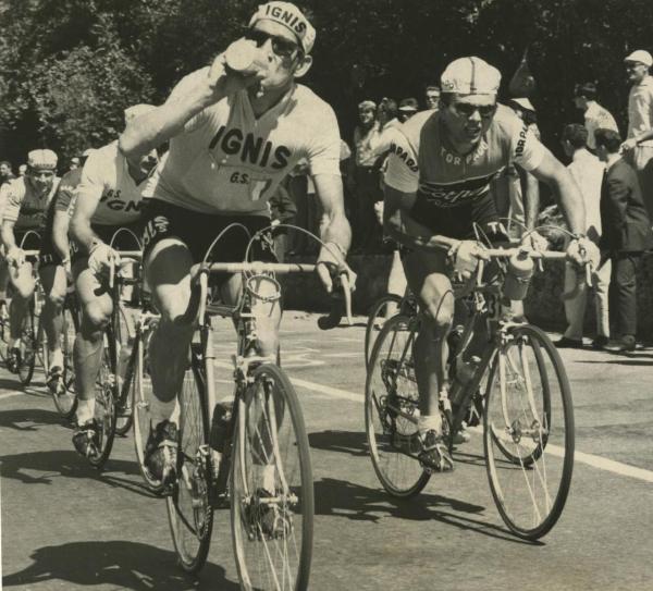 Ciclismo - Gastone Nencini - Corsa Tre Valli Varesine 1961 - Affiancato da Carlo Brugnami