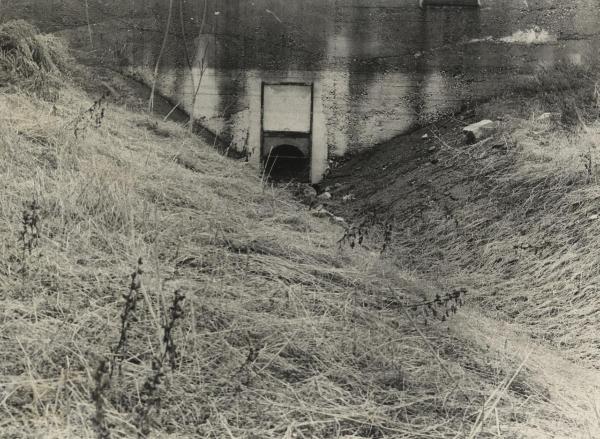 Milano - QT8 - Monte Stella - Imboccatura del canale che alimenta il laghetto