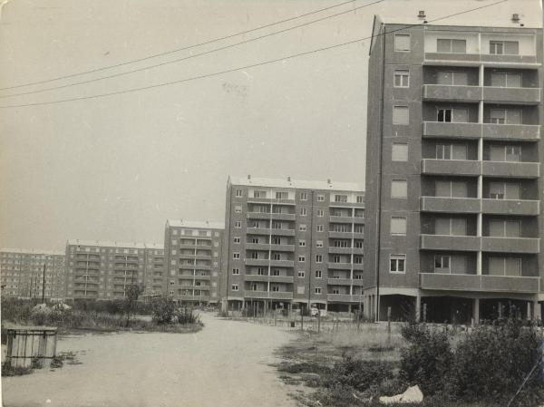 Milano - Quartiere Gallaratese - Quartiere San Leonardo - Case d'abitazione