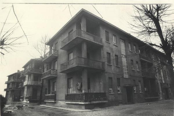 Milano - Quartiere San Siro - Via Pinerolo 40 - Villette destinate alla demolizione a causa della speculazione edilizia