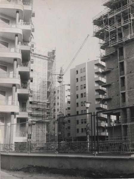 Milano - Viale Abruzzi - Via Plinio - Via Giovanni Pascoli - Area della ex fabbrica Bianchi - Costruzione di case d'abitazione - Speculazione edilizia