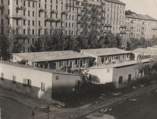 Milano - Viale Argonne - Case minime o provvisorie - Dopoguerra