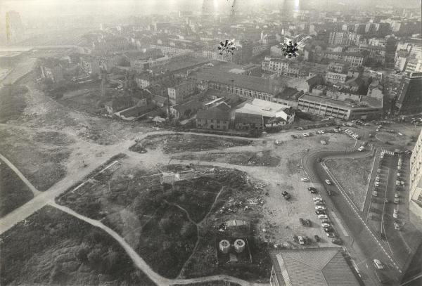 Milano - Quartiere Porta Garibaldi - Quartiere Isola - Area destinata alla costruzione del Centro Direzionale - Vista dall'alto - Speculazione edilizia