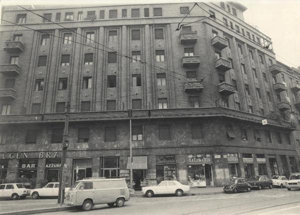 Milano - Viale Lunigiana 3 - Via Ponte Seveso 44 - Via Giovanni Battista Sammartini 39 - Casa d'abitazione