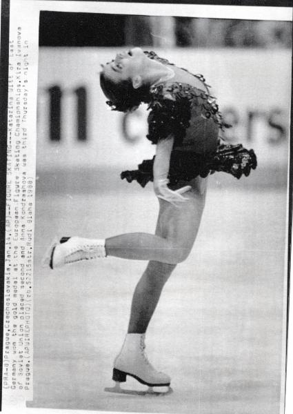 Sport invernali - Pattinaggio di figura su ghiaccio - Pattinaggio artistico individuale femminile - Praga (Repubblica Ceca) - Campionati europei di pattinaggio di figura 1988 - Katarina Witt in azione