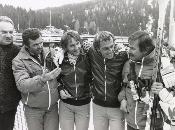 Sport invernali - Sci alpino - Paolo De Chiesa con (da sinistra) Arrigo Gattai, Joseph Messner, Piero Gros e Ilario Pegorari - Ritratto di gruppo