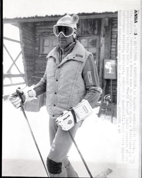 Sport invernali - Sci alpino - Sestriere - Ingemar Stenmark si avvia  verso le piste per gli allenamenti