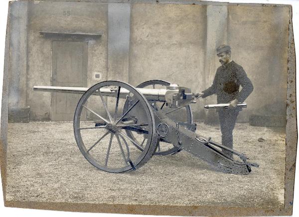 Ernesto Breda (Società) - Cannone da campagna calibro 75 mm - Dimostrazione di caricamento