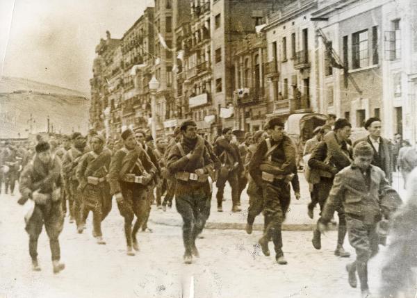 Lérida (Spagna) - Guerra civile spagnola - Arrivo di truppe di rinforzo all'esercito governativo