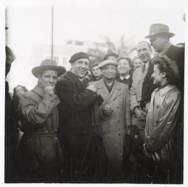 Roma - Città Universitaria - V Congresso del Partito Comunista Italiano - Francesco Scotti (al centro con il basco nero), Piero Montagnani, Giovanni Brambilla, Onorina Brambilla e altri partigiani - Ritratto di gruppo