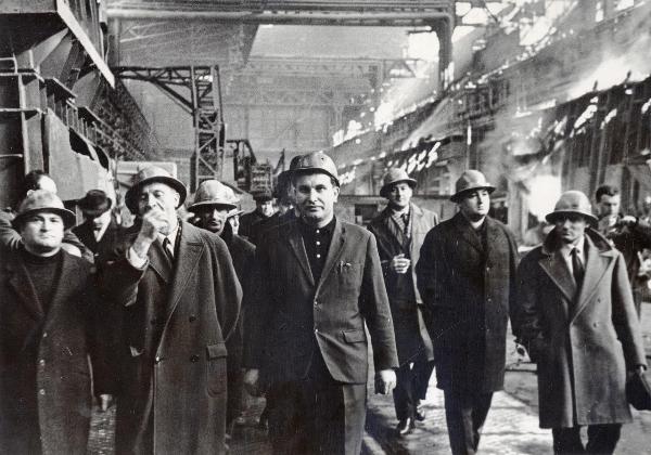 Zaporižžja (Ucraina) - Acciaieria Zaprojestal (?) - Francesco Scotti (secondo da sinistra) e la delegazione italiana in visita agli altiforni - Ritratto di gruppo