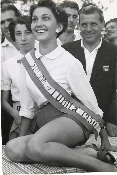 Monza - Festa provinciale de l'Unità 1950 - Giovane ragazza eletta "Stellina de l'Unità 1950" - Ritratto femminile