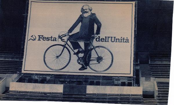 Roma - Festa nazionale de l'Unità 1984 - EUR - Cartello con l'immagine di un uomo con il volto di Marx appoggiato a una bicicletta - Scritta "Festa dell'Unità" e simbolo con falce e martello - Ritratto