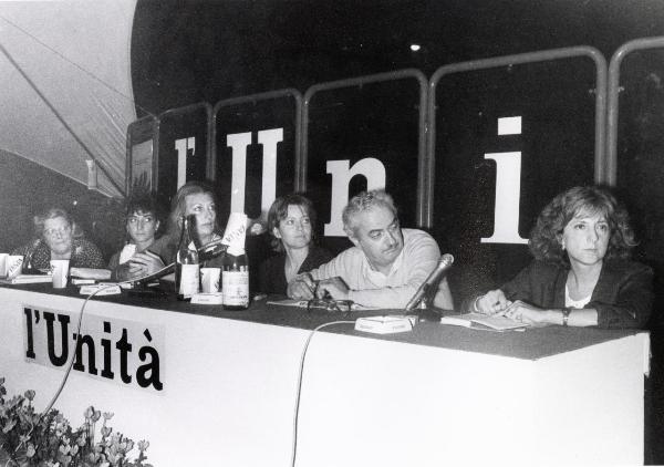 Roma - Festa nazionale de l'Unità 1984 - EUR - Dibattito politico - Palco degli oratori con Emanuele Macaluso (secondo da destra) e altri personaggi non identificati - Ritratto di gruppo- Scritte