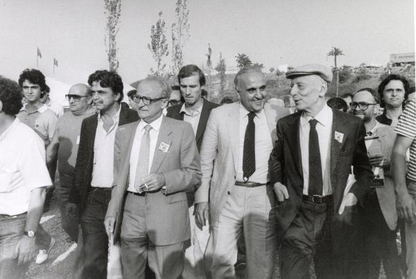 Roma - Festa nazionale de l'Unità 1984 - EUR - L'arrivo del segretario generale del PCI, Alessandro Natta (al centro) accompagnato da Achille Occhetto (a sinistra) e da Giancarlo Pajetta (a destra) - Ritratto di gruppo