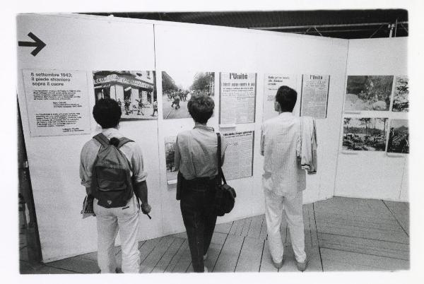 Milano - Festa provinciale de l'Unità 1985 - Monte Stella - Stand "l'Unità" - Mostra dedicata al 40° anniversario della Resistenza - Esposizione con pannelli esplicativi - Scritte - Immagini