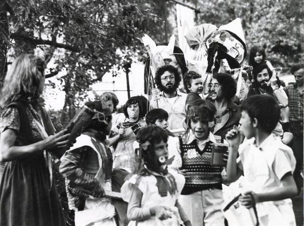 Genova - Festa provinciale de l'Unità 1975 - Manifestazione di bambini e animatori - Ritratto di gruppo - Ritratto di gruppo infantile -