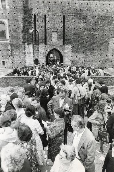 Milano - Festa nazionale de l'Unità 1979 - Foro Bonaparte - Castello Sforzesco - Ingresso - Folla