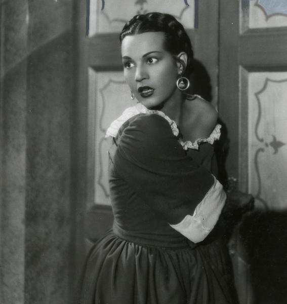 Scena del film "La fanciulla di Portici" - Regia Bonnard, Mario, 1940 - Un' espressione di Luisa Ferida protagonista ne “La fanciulla di Portici”.

