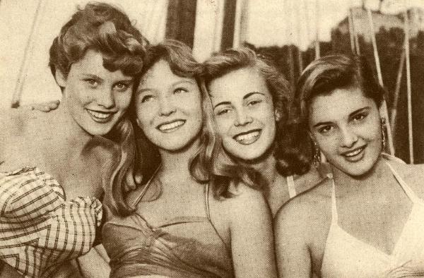 Scena del film "Fanciulle di lusso" - Regia Vorhaus, Bernard, 1952 - Da sinistra: Susan Stephen, Marina Vlady, Brunella Bovo e Rossana Podestà.

