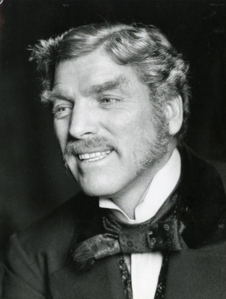 Scena del film "Il gattopardo" - Visconti, Luchino, 1963 - Primo piano di Burt Lancaster mentre, sorridendo, pone il volto a sinistra.