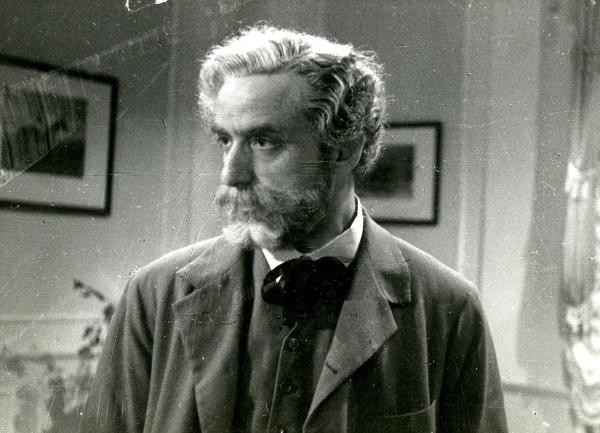 Scena del film "Giuseppe Verdi" - Gallone, Carmine, 1938 - Primo piano di Fosco Giachetti mentre guarda a sinistra.