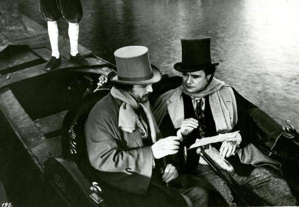 Scena del film "Giuseppe Verdi" - Gallone, Carmine, 1938 - Su una gondola: a destra Beniamino Gigli, a sinistra Fosco Giachetti.









