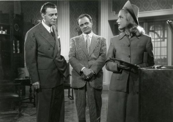 Scena del film "Ho tanta voglia di cantare" - Mattoli, Mario, 1943 - Da destra a sinistra:  Vera Carmi, Virgilio Riento, Aldo Silvani.

