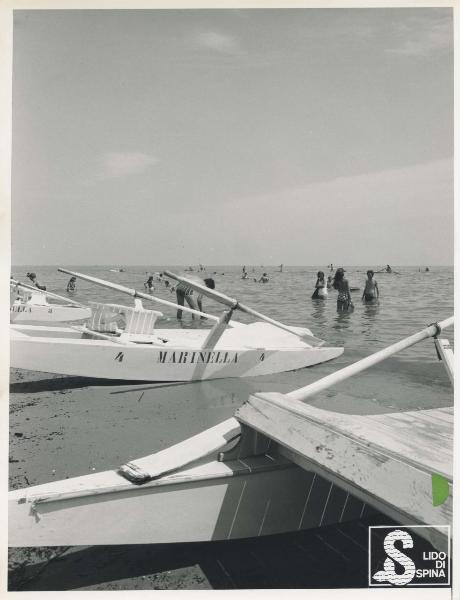 Lido di Spina - Mare - Spiaggia - Pattini a remi - Turisti