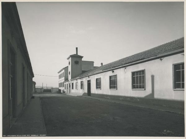 Milano - Farmitalia - Laboratorio ricerche - Cortile