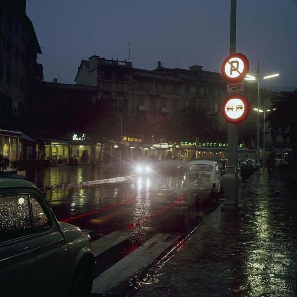 Rapallo - Materie plastiche - Vedril - Segnaletica stradale - Divieto di parcheggio - Divieto di sorpasso - Esercizi commerciali - Automobili