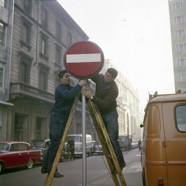 Milano - Materie plastiche - Vedril - Segnaletica stradale - Divieto di accesso - Addetti