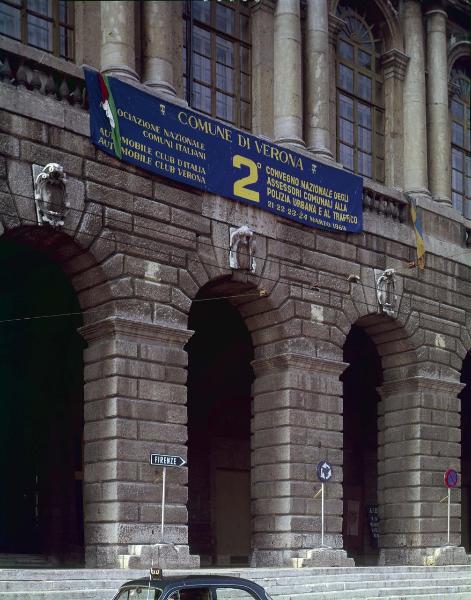 Verona - II Convegno nazionale degli Assessori comunali alla polizia urbana e al traffico - Palazzo Pompei - Materie plastiche - Vedril - Segnali stradali - Cartellone evento