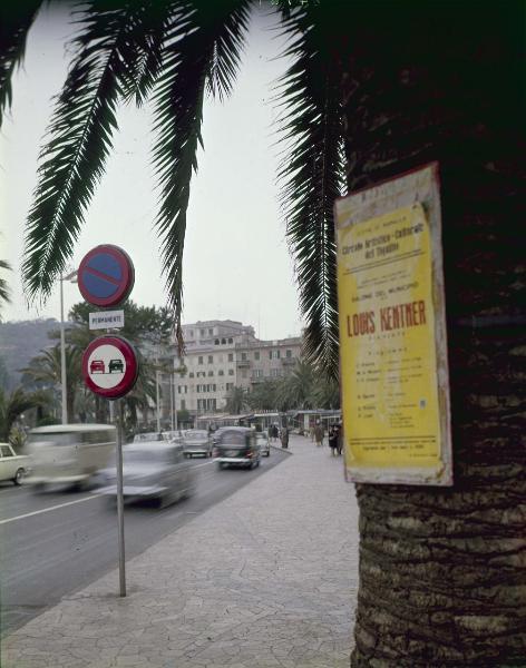 Rapallo - Materie plastiche - Vedril - Segnaletica stradale - Divieto di sosta permanente - Divieto di sorpasso per tutti gli autoveicoli - Strada - Cartello evento musicale - Louis Kentner