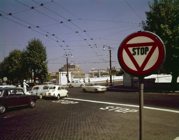 Roma - Materie plastiche - Vedril - Segnaletica stradale - Segnale di Stop - Automobili