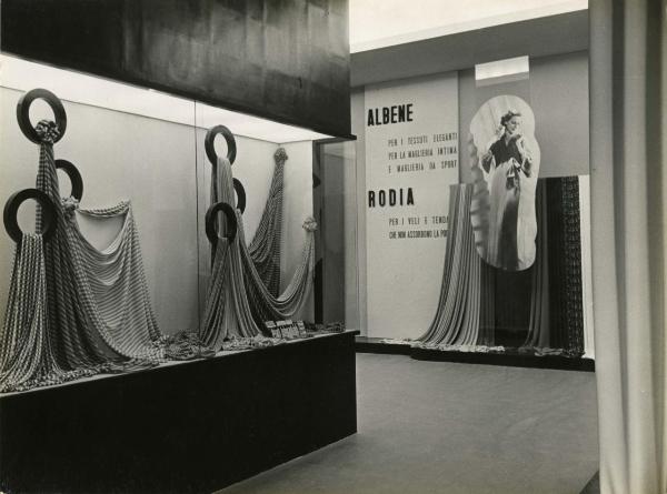 Milano - Fiera campionaria del 1937 - Padiglione Montecatini - Sala Rhodiaceta