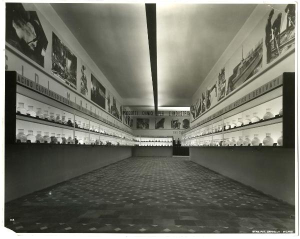 Milano - Fiera campionaria del 1937 - Padiglione Montecatini - Sala interna - Prodotti chimici per l'industria