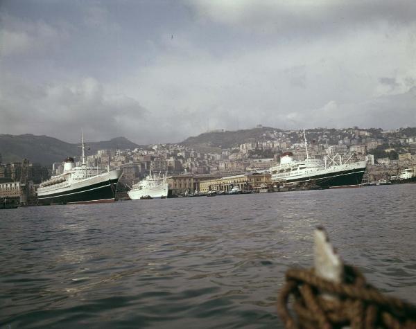Genova - Porto - Transatlantico Leonardo da Vinci - Duco - Vernice per navi