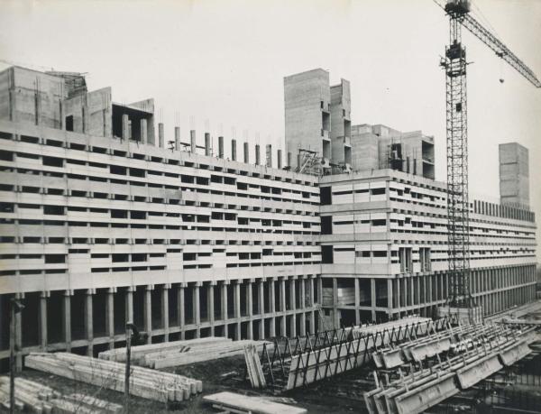 Napoli - Policlinico - Esterno - Silicalcite