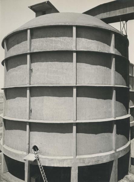 Crotone - Stabilimento chimico - Silos