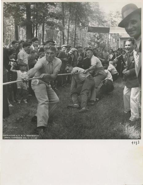 Cesano Maderno - Stabilimento chimico ACNA (Aziende colori nazionali e affini) - Dopolavoro - Festa campestre - Tiro alla fune