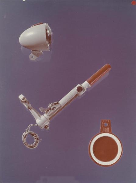 Milano - Fiera campionaria del 1959 - Materie plastiche - Polipropilene isotattico - Moplen - Accessori per motocicli - Fanale - Segnale - Porta bollo