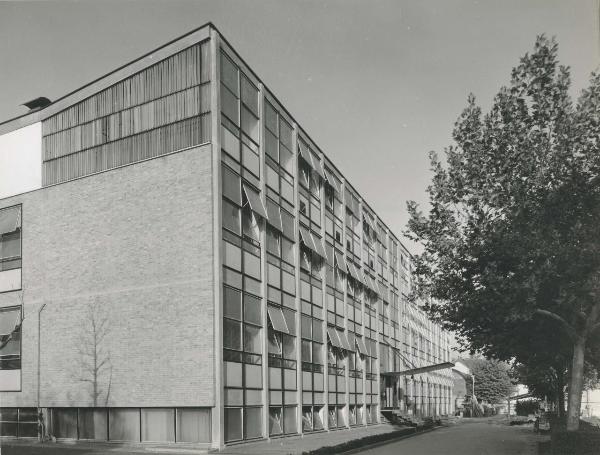 Castellanza - I.R.A.R. (Istituto Ricerche e Applicazioni Resine) - Laboratorio - Esterno