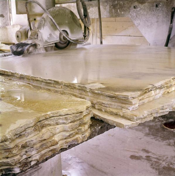 Minucciano - Cava di marmo - Preparazione lastre